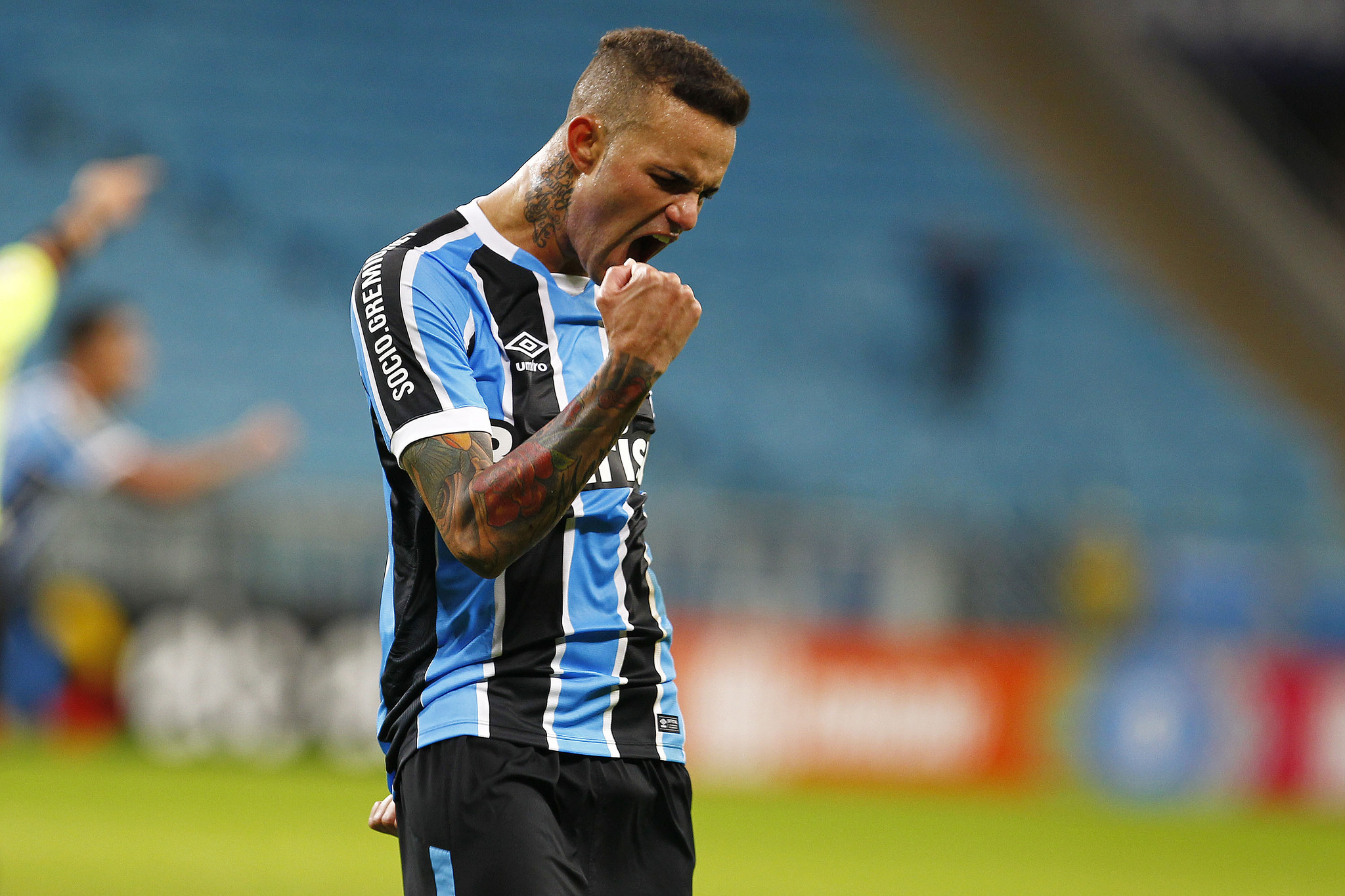 Você aprovaria o retorno de Luan ao Grêmio?