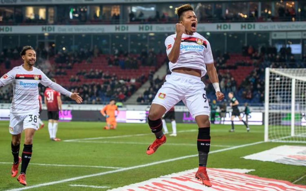 Em jogão com chuva de gols, Hannover empata com Bayer Leverkusen