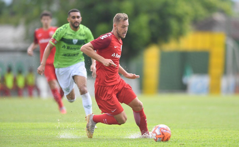 Internacional vence o Avenida fora de casa e encosta no Grêmio