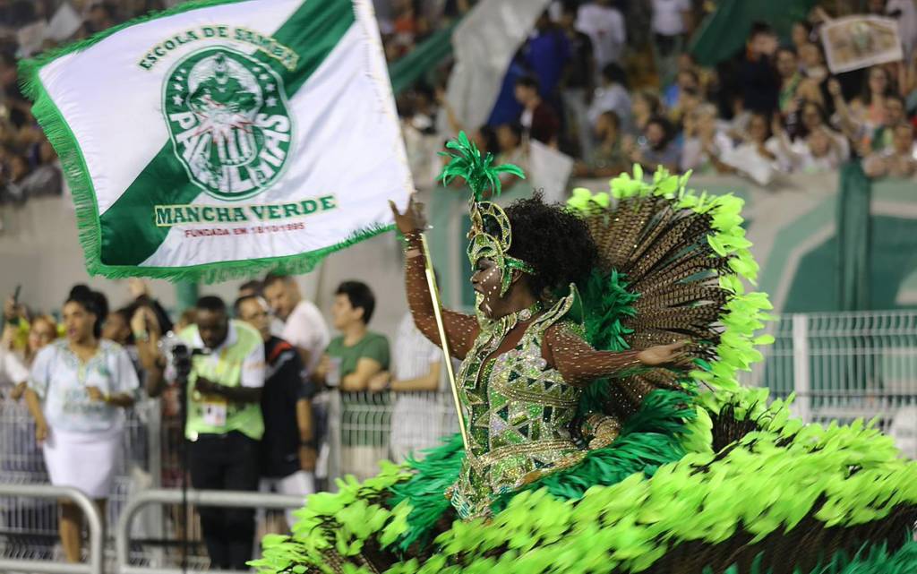 D068uvgXQAINbFx-1024x641 Carnaval em Cabo Frio 2026: Programação Completa, Blocos e Shows