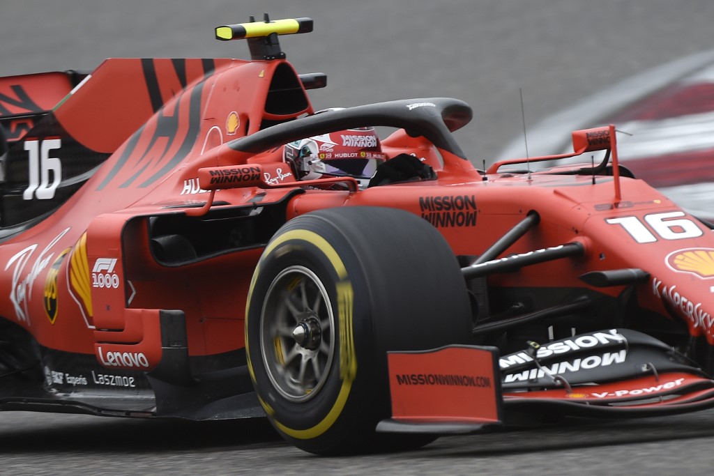 Leclerc dribla polêmica após ser orientado a permitir ultrapassagem de Vettel