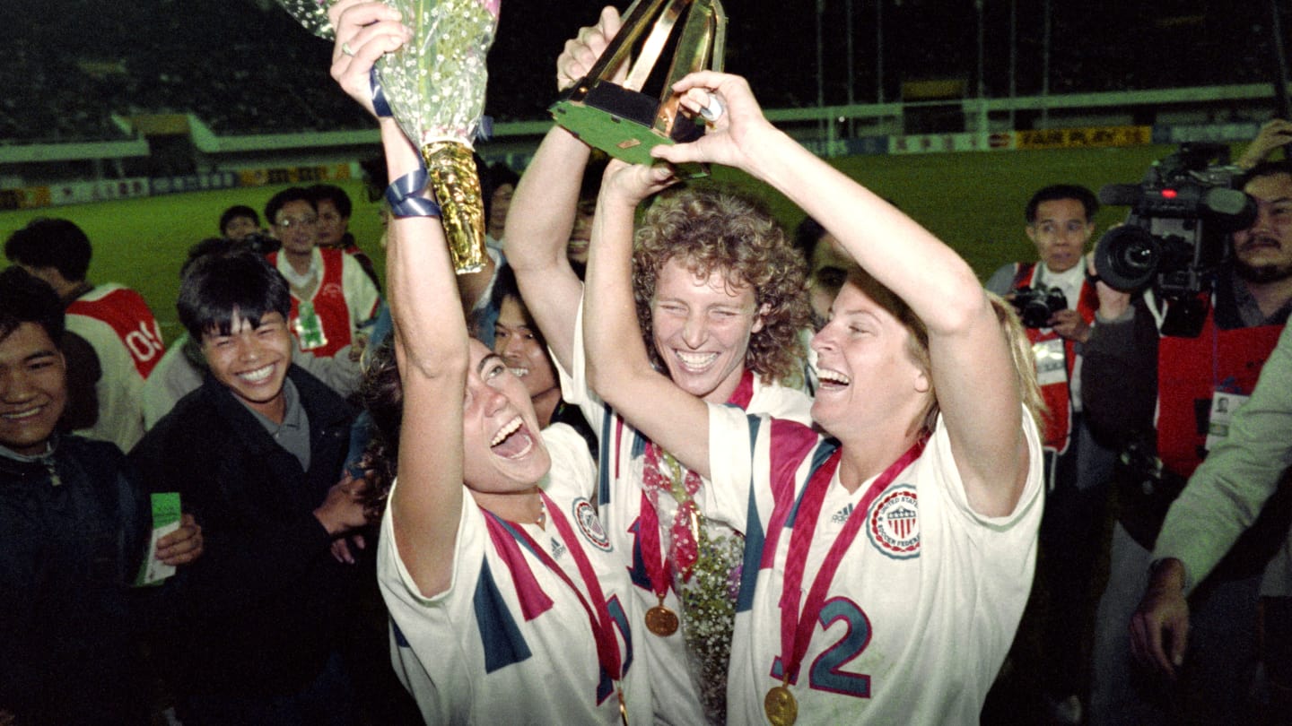 A Copa é feminina. Primeira Copa feminina foi em 1991, com os Estados Unidos campeões. De lá para cá, muita coisa vem mudando... Para melhor (Foto: Reprodução/Fifa)