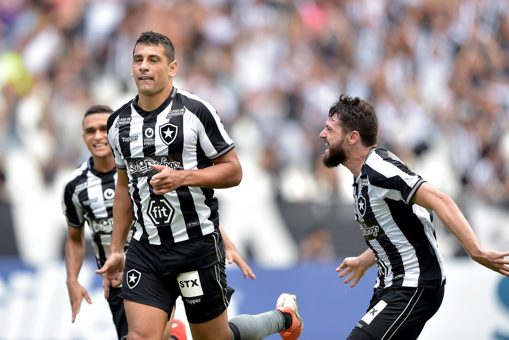 Botafogo vence clássico e afunda o Vasco