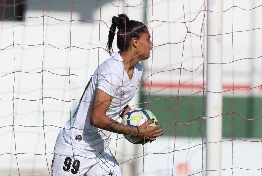 Sole Jaimes marca, Santos goleia por 9 a 0 e assume liderança do