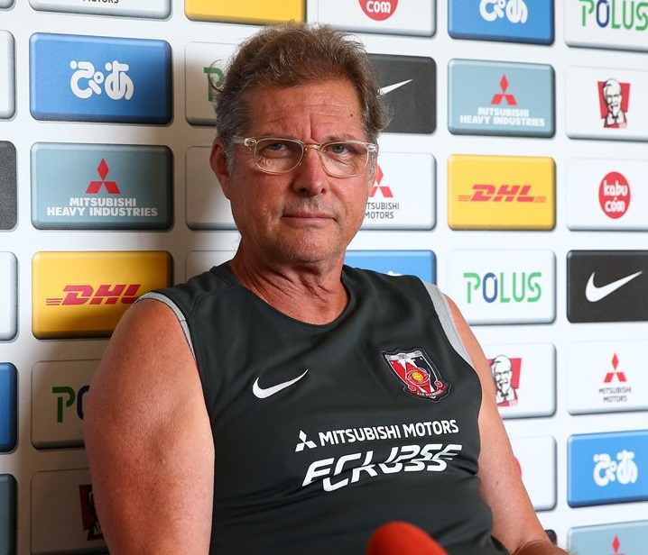 Confira fotos da carreira do técnico Oswaldo de Oliveira, que completa