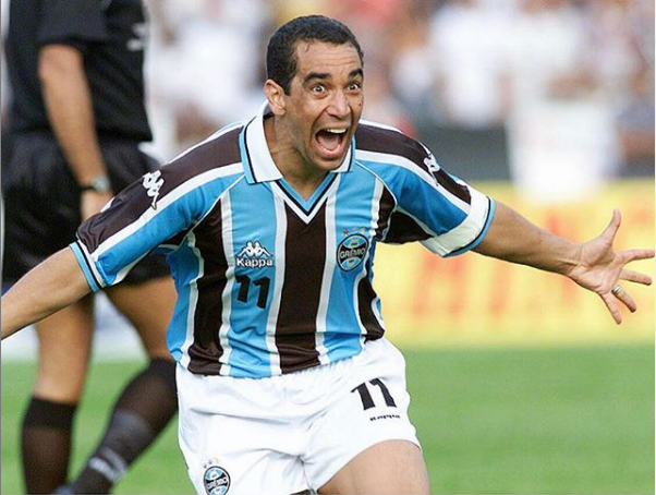 Roger pede a contratação de um meia com as características de Zinho, campeão do mundo em 1994 com a Seleção Brasileira