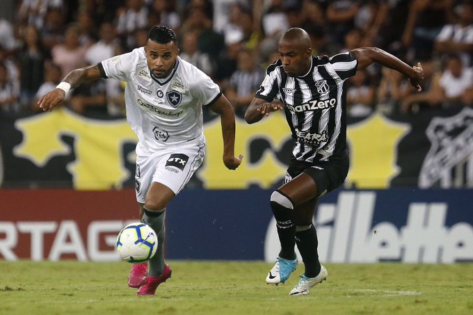 Botafogo segura pressão do Ceará e garante ponto fora de casa