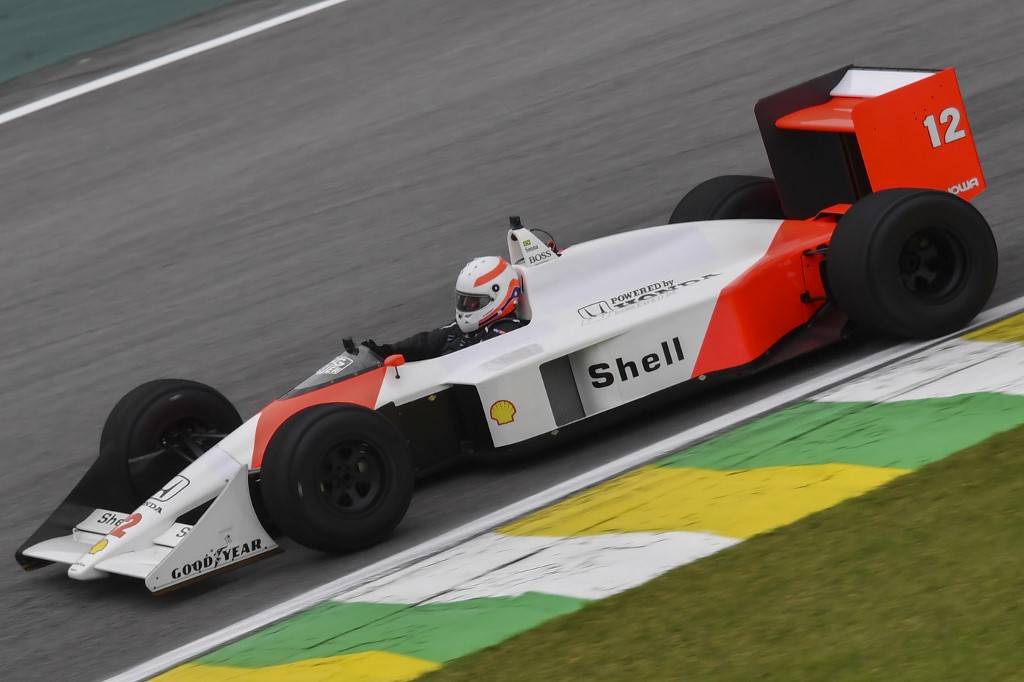 Bruno Senna dirige carro do tio Ayrton veja as fotos do dia em