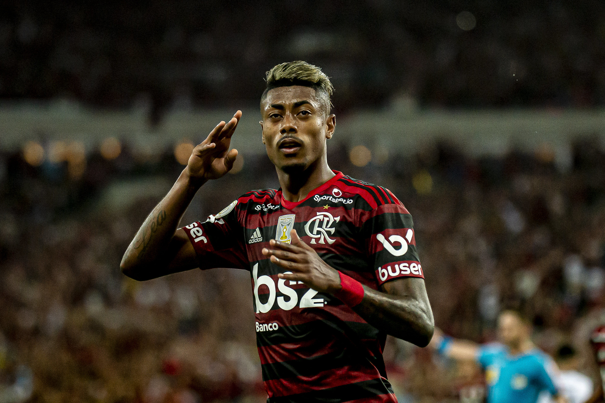 Flamengo anuncia renovação de Bruno Henrique com "outro patamar"