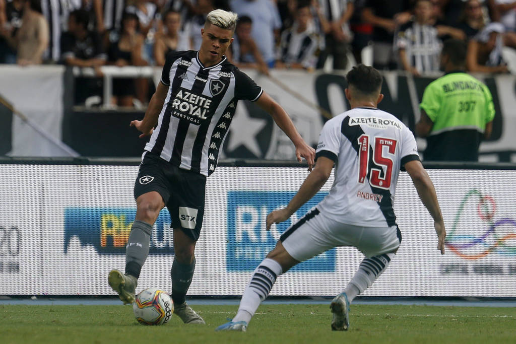 Botafogo marca no fim e vence clássico contra o Vasco: veja as imagens ...