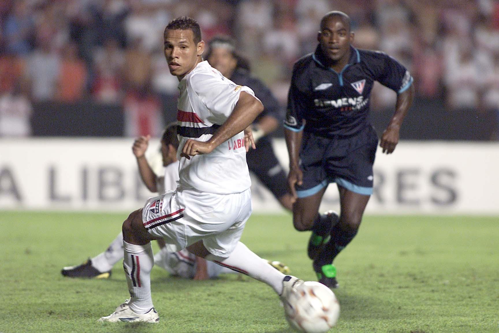 Há 16 anos, São Paulo venceu rival da Libertadores com gol e brincadeira de Luis Fabiano