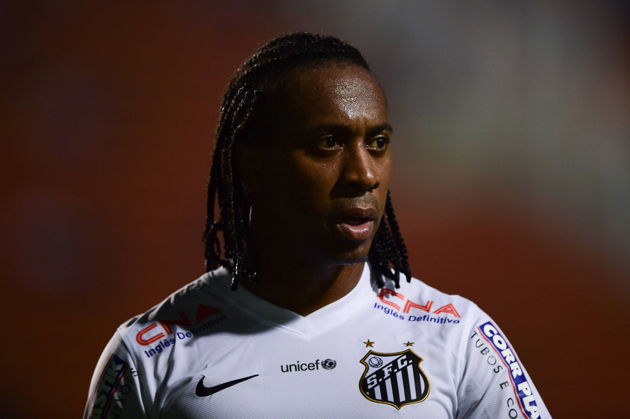 Ex-volante, Arouca completa 39 anos; confira fotos da carreira
