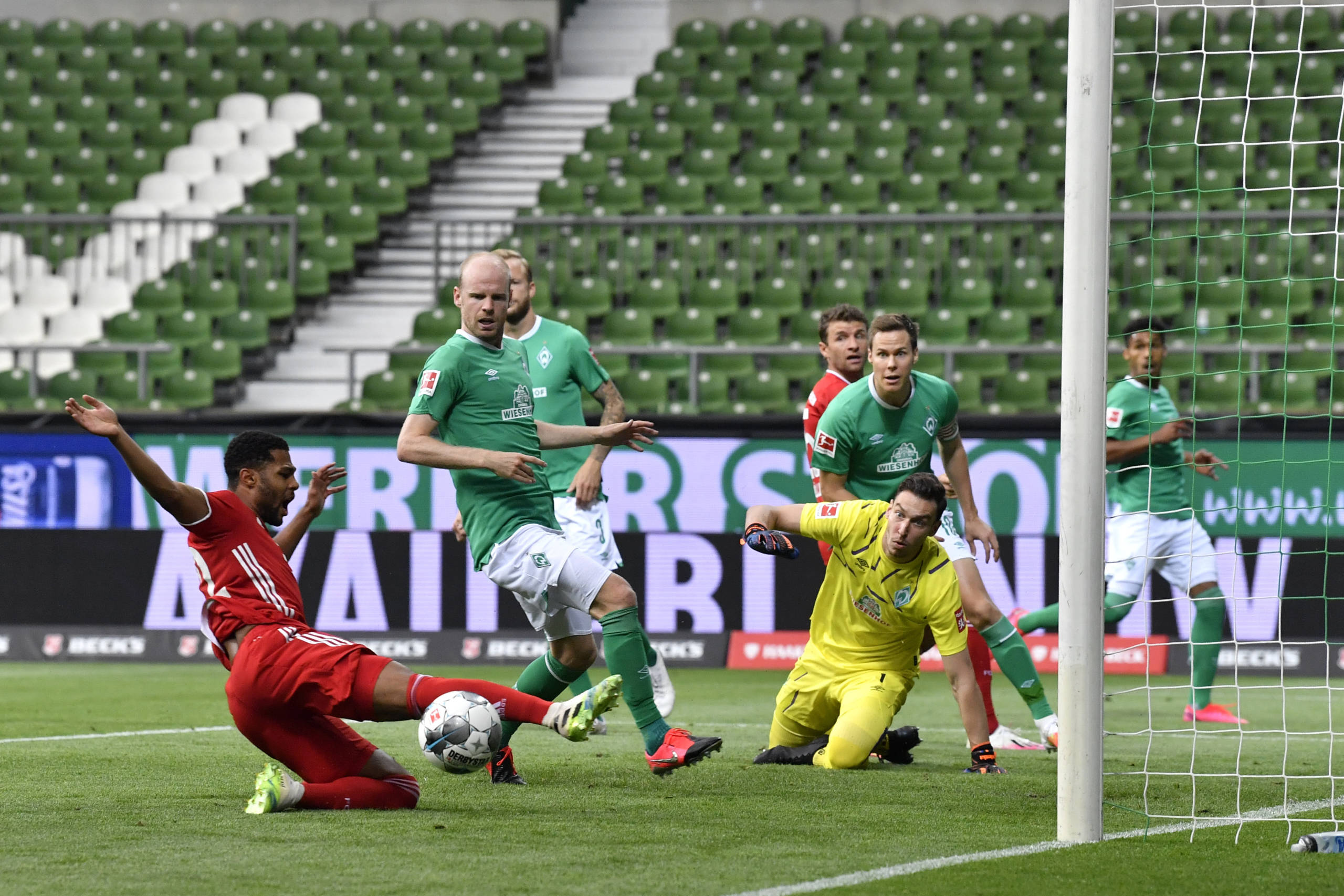 Confira fotos da partida entre Werder Bremen e Bayern pelo Alemão ...
