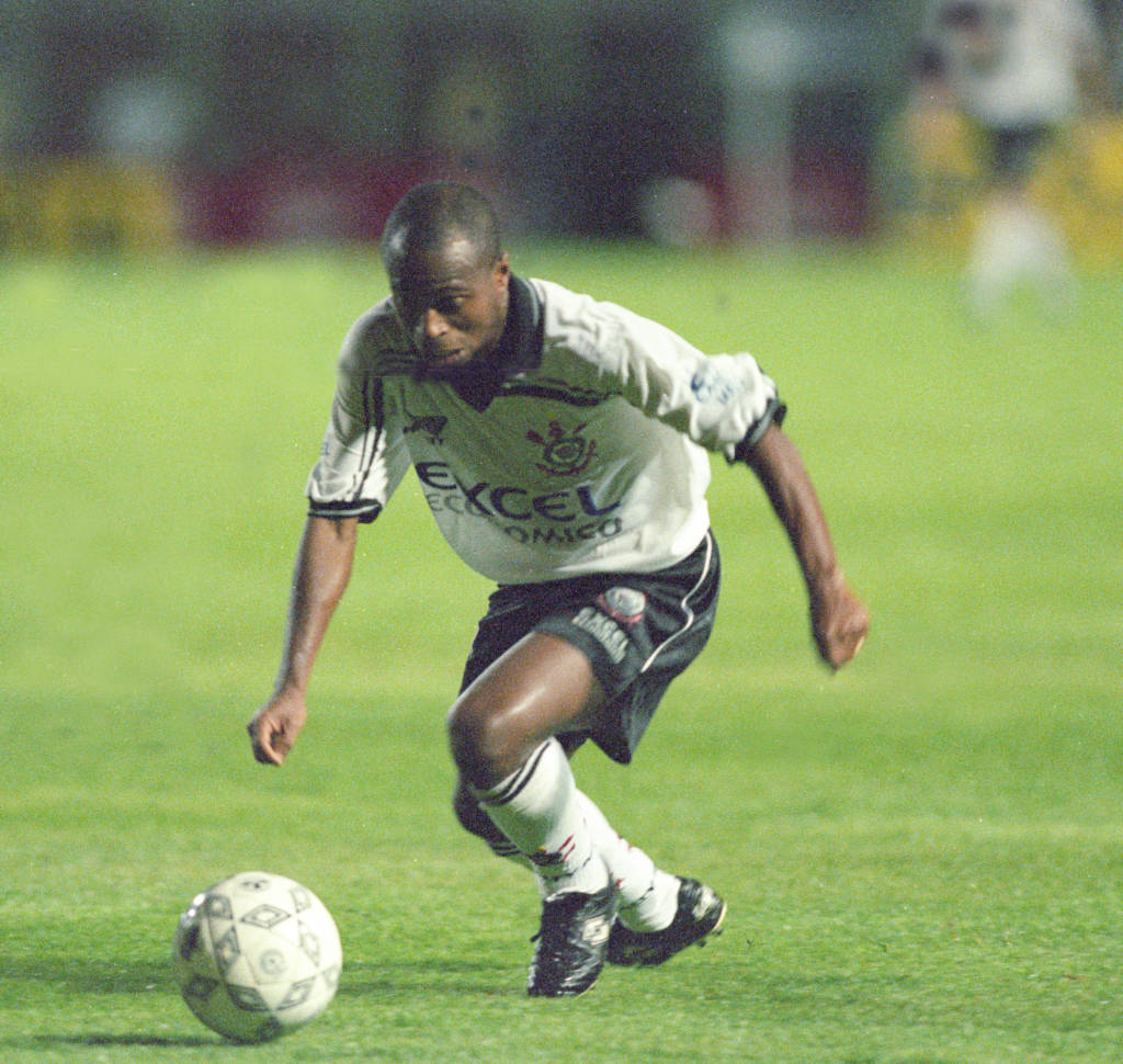 Edílson Capetinha completa 51 anos veja fotos do ídolo Gazeta Esportiva Edílson Capetinha completa 51 anos veja fotos do ídolo Gazeta Esportiva