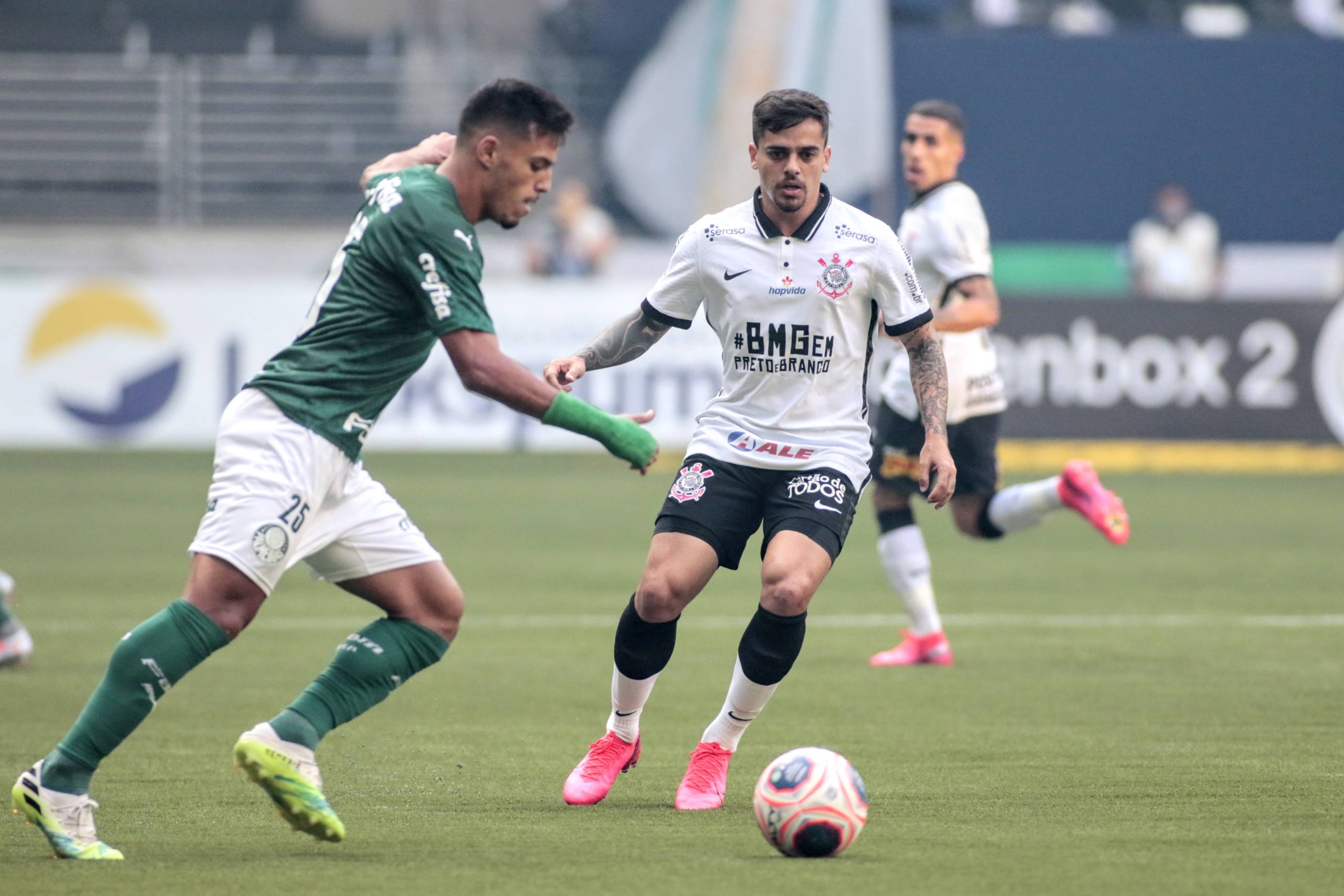 Confira imagens do clássico entre Palmeiras e Corinthians pela final do ...