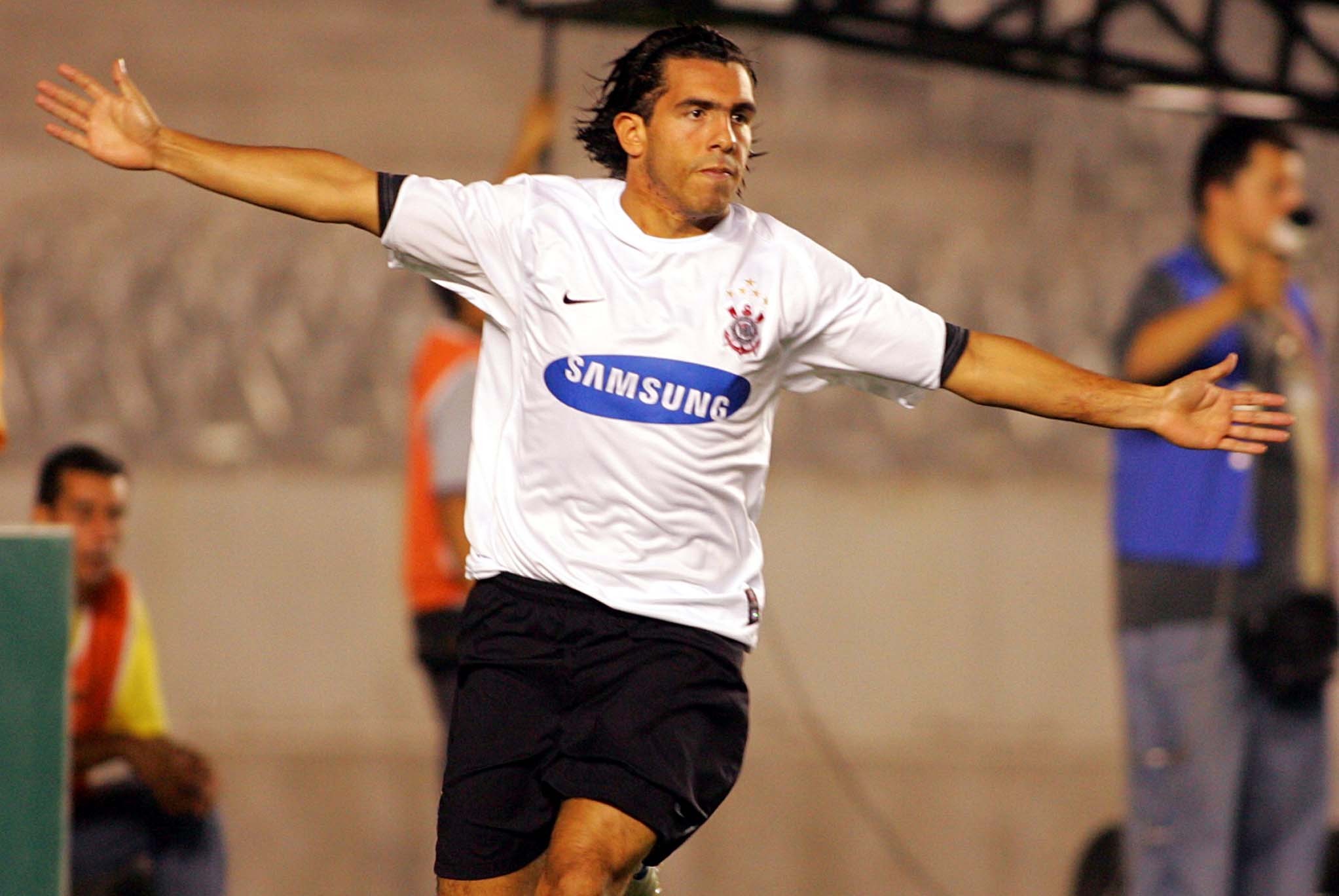 Há 14 anos, Tevez marcava o seu último gol pelo Corinthians