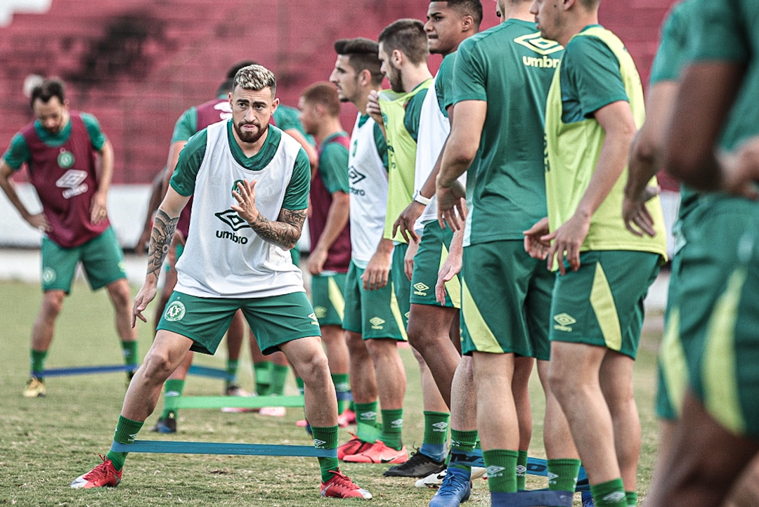 Chapecoense tenta voltar ao G-4 da Série B contra o Náutico