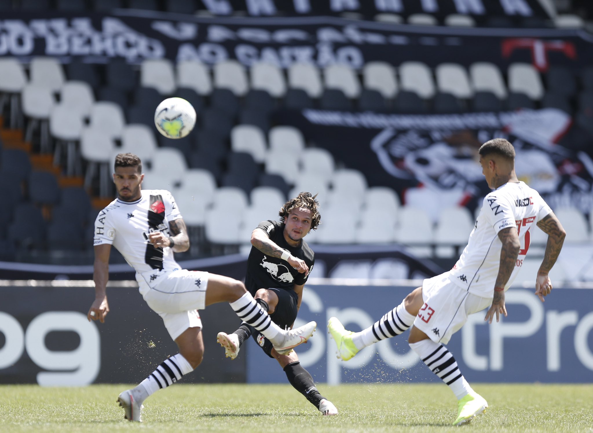 Vasco e Red Bull Bragantino ficam no empate em São Januário - Gazeta ...