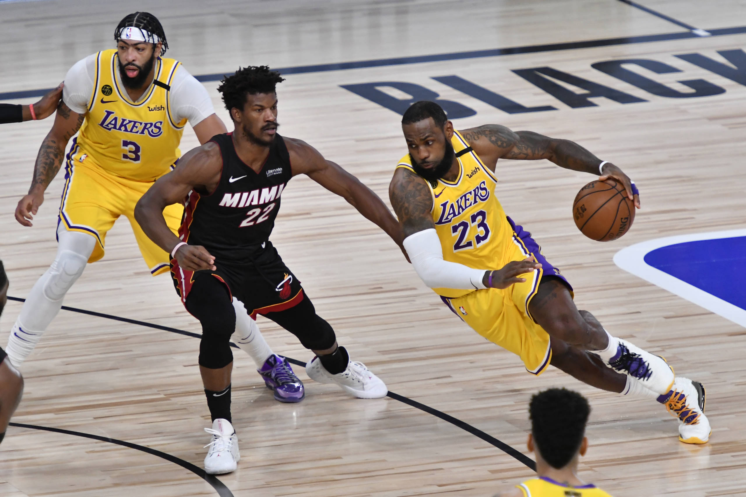 Lakets atropelam Heat e abrem 1 a 0 na série da Final da NBA