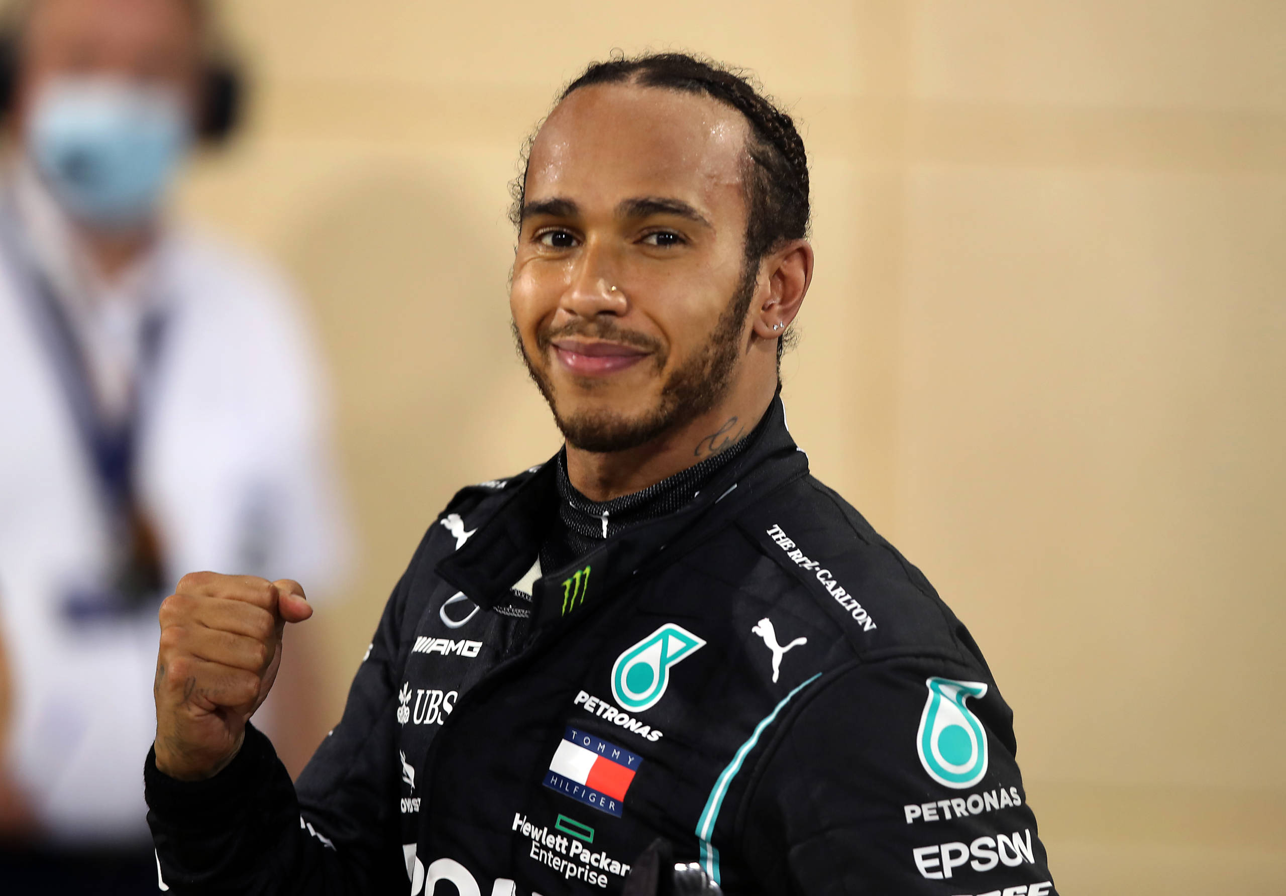 Mercedes acerta renovação de contrato de Lewis Hamilton