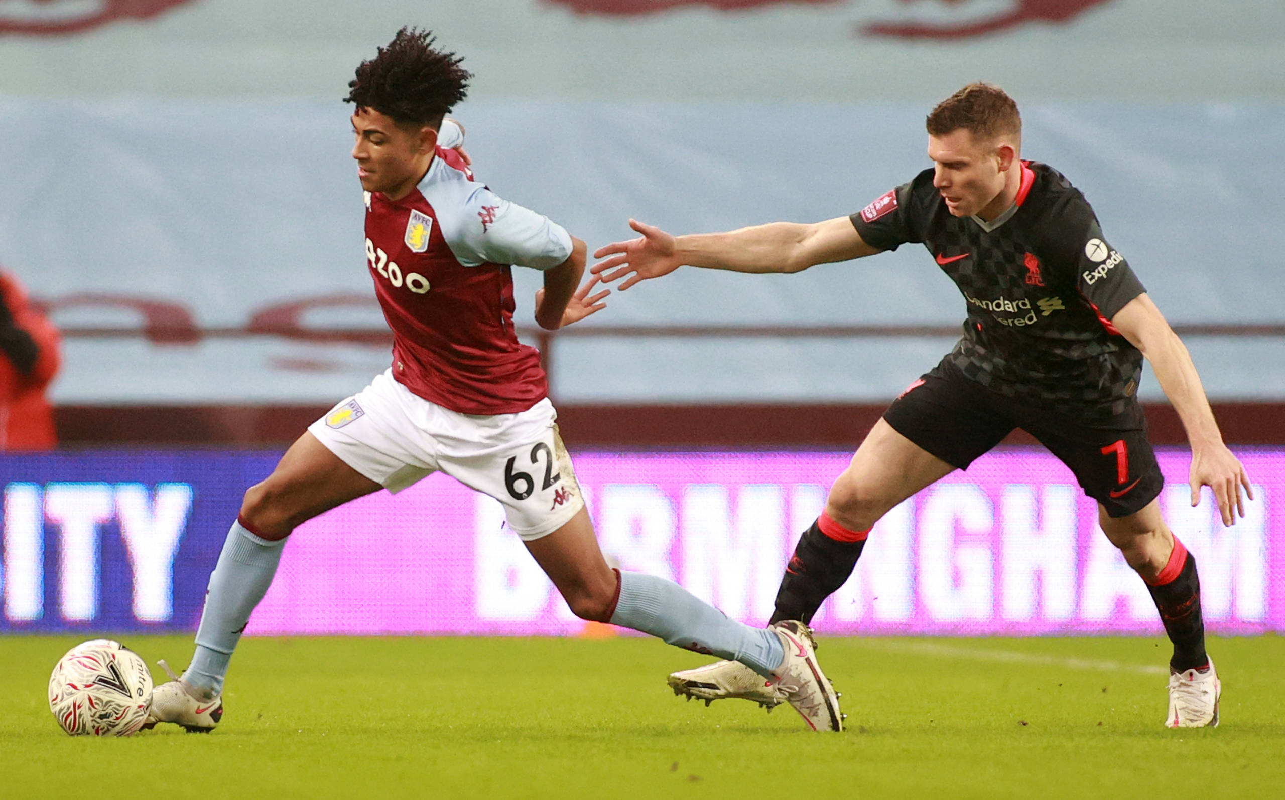 Confira imagens da partida entre Aston Villa e Liverpool pela FA Cup ...