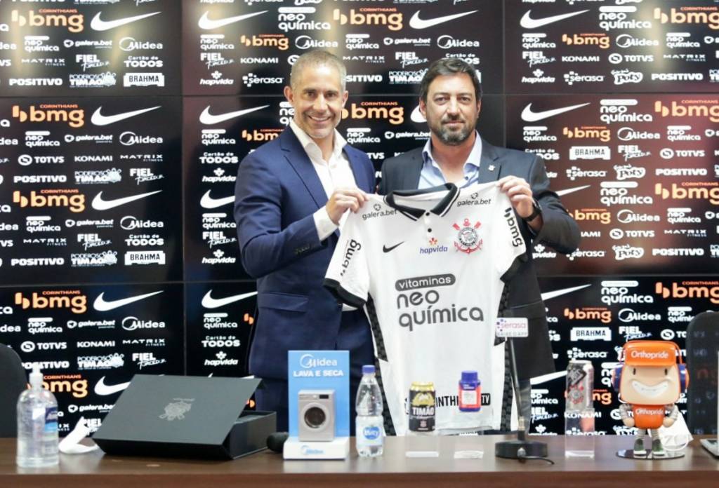 Veja fotos da apresentação de Sylvinho no Corinthians - Gazeta Esportiva