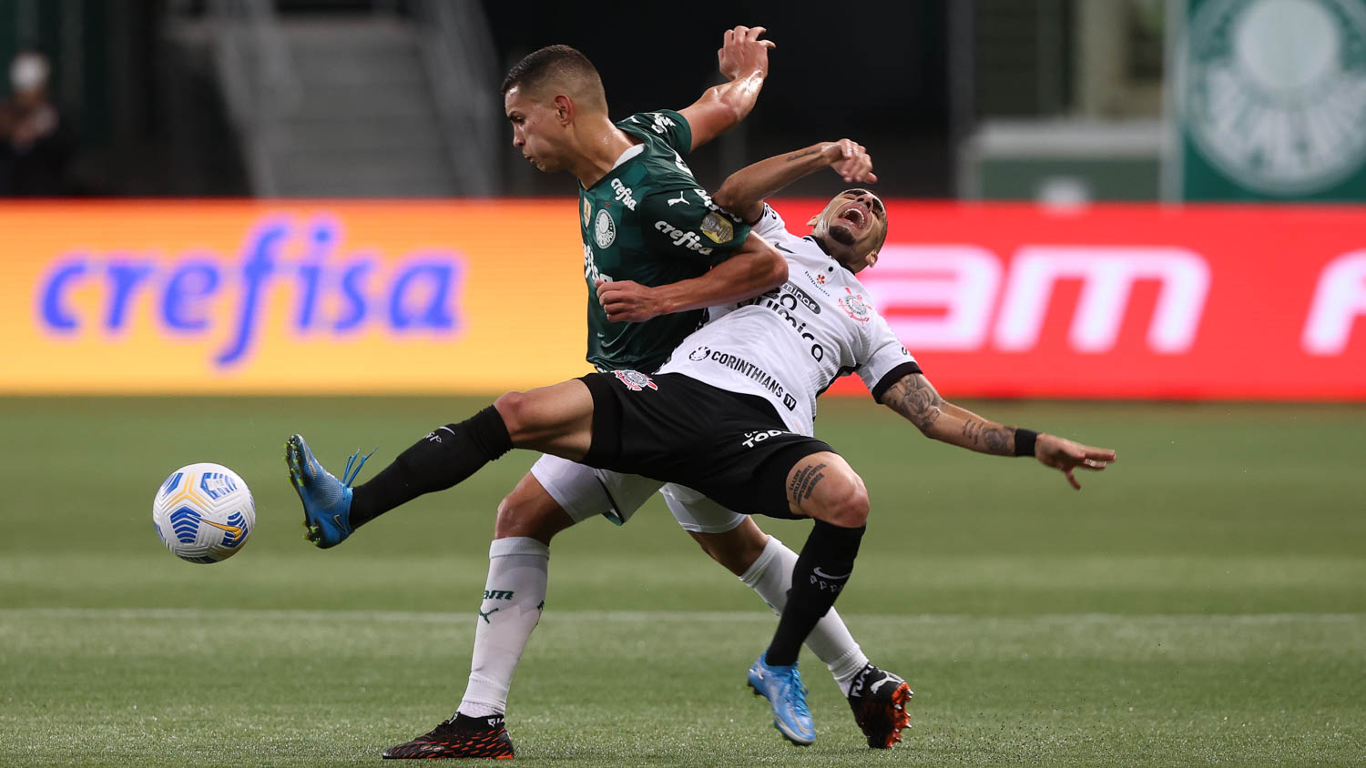 Veja as fotos do clássico entre Palmeiras e Corinthians pelo ...