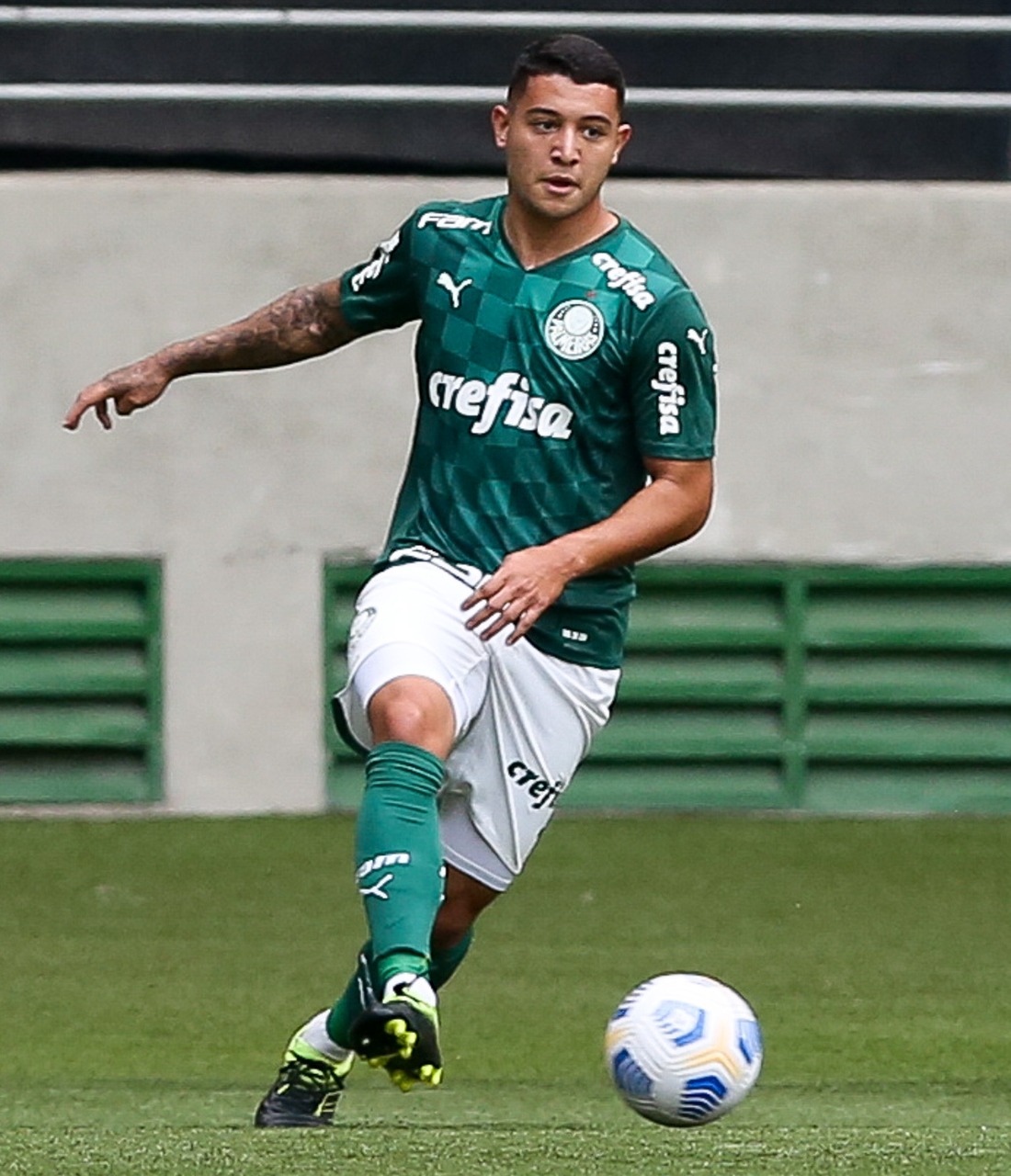 Pedro Bicalho celebra a invencibilidade do Palmeiras no Brasileiro sub