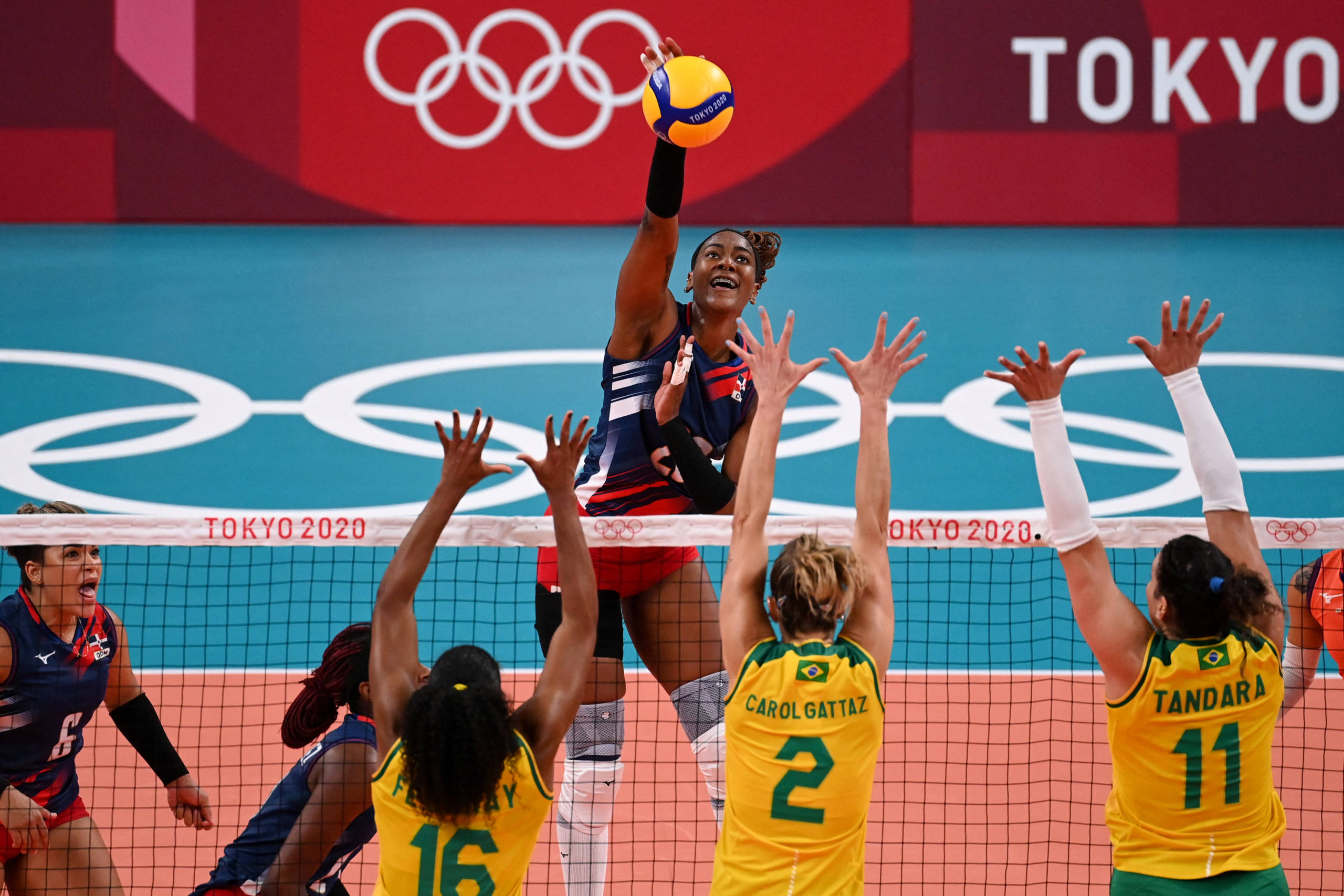 Confira imagens de Brasil x República Dominicana pelo vôlei feminino ...