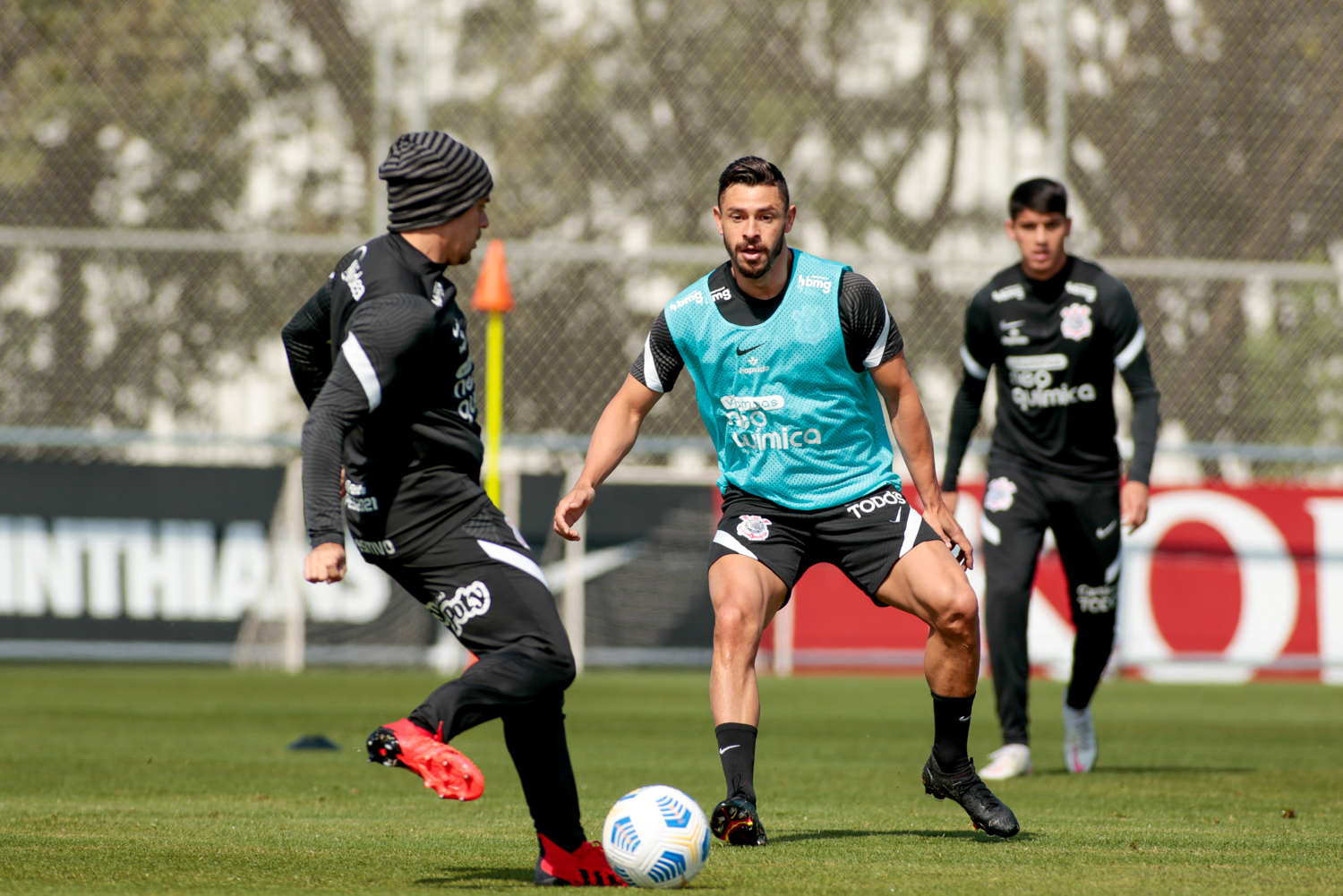 Com desfalques na defesa, Corinthians realiza treino técnico no CT ...