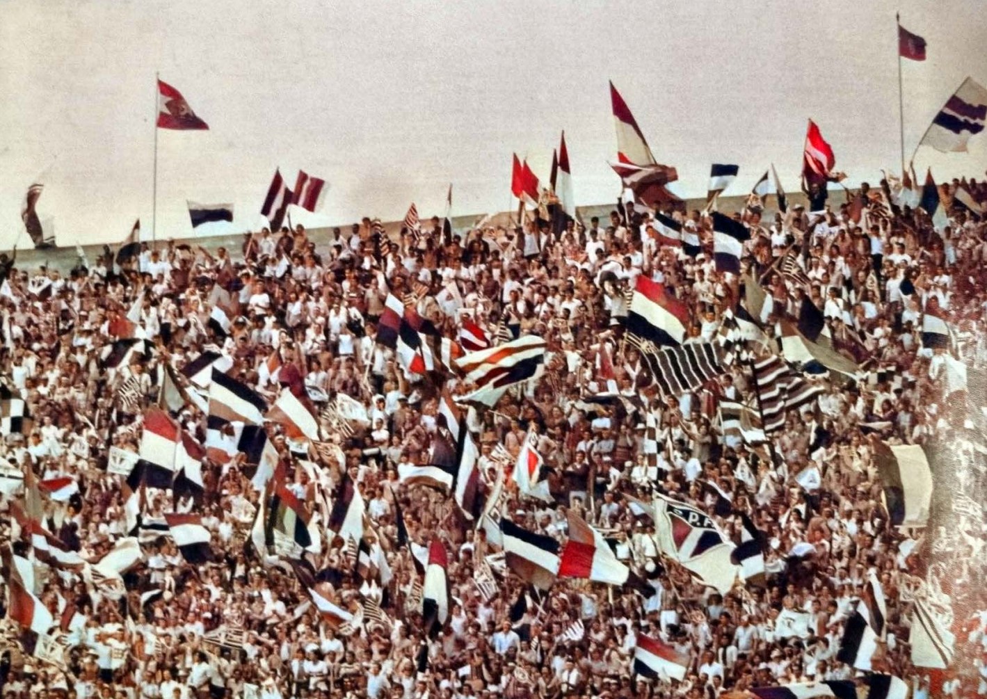 Há 56 anos, São Paulo derrotava o Guarani e conquistava o Paulistão