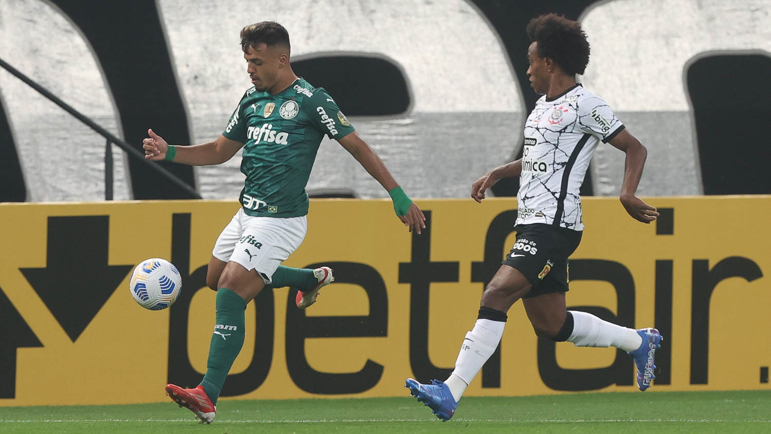Veja fotos do clássico entre Corinthians e Palmeiras pelo Brasileirão ...