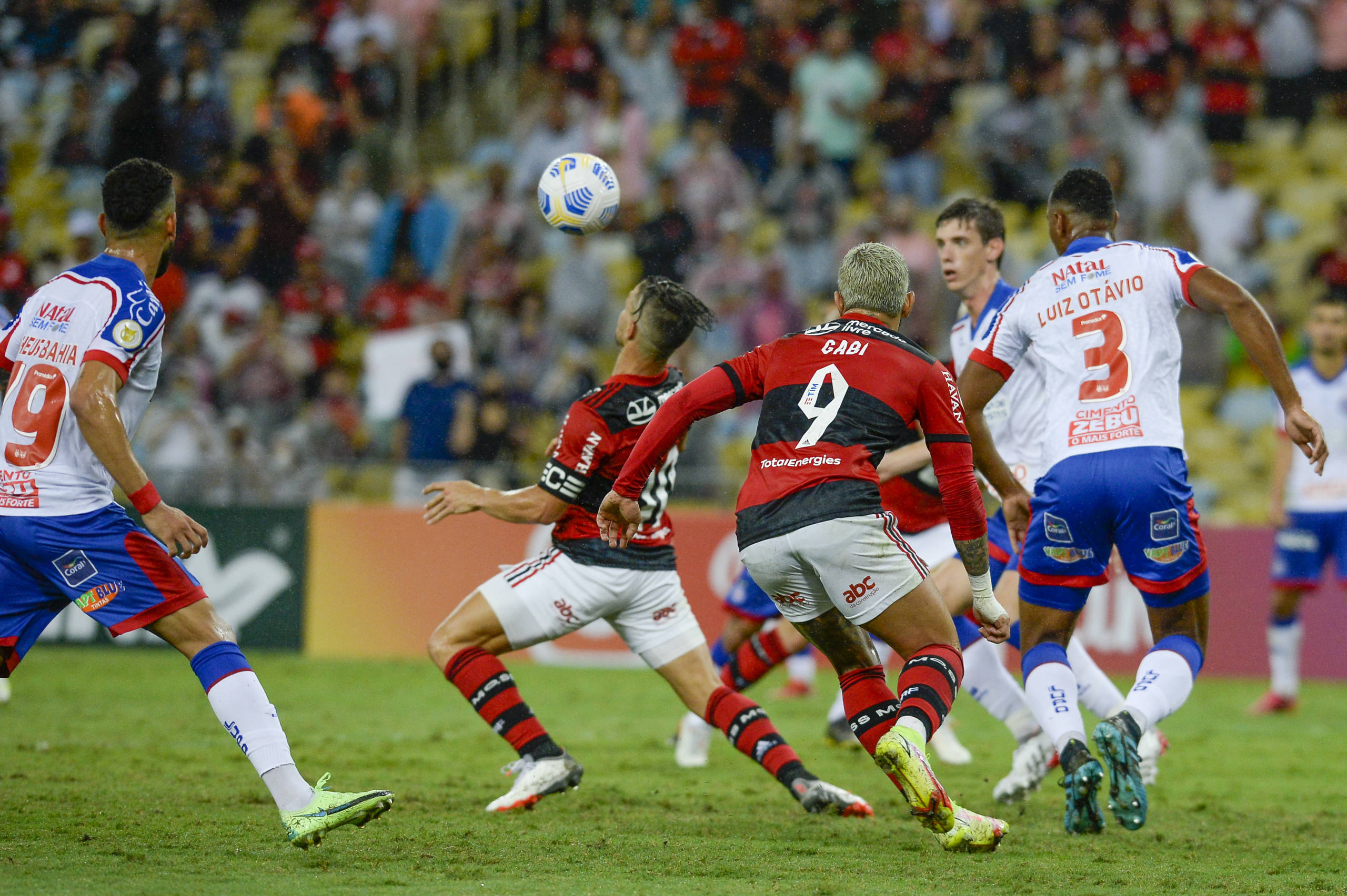 Flamengo busca oitava vitória consecutiva sobre o Bahia em confrontos.