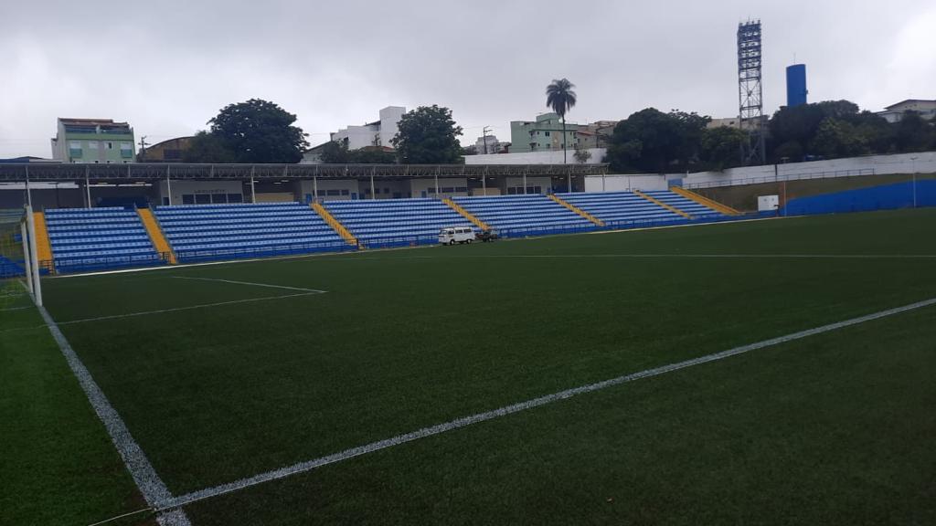 Gramado sintético do estádio de Santo