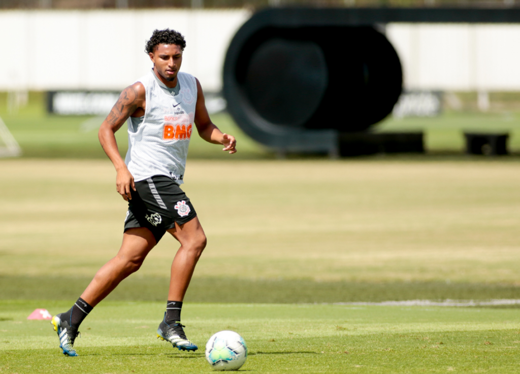 Corinthians venda Éderson