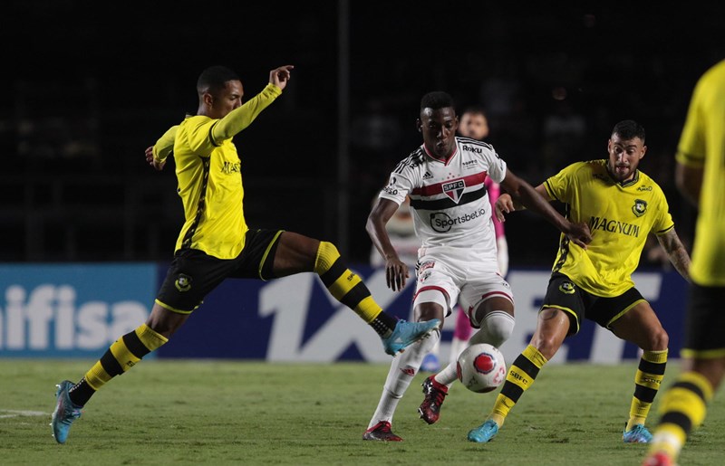 SÃO PAULO, SP - 22.03.2022: SÃO PAULO FC X SÃO BERNARDO FC - Marquinhos  celebrates a goal by São Paulo FC during a match between São Paulo FC x São  Bernardo FC