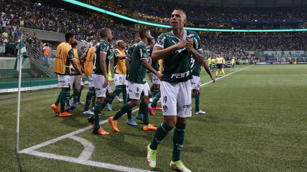 Breno Lopes cita constante “mudança de chave” no Palmeiras e reforça confiança em títulos