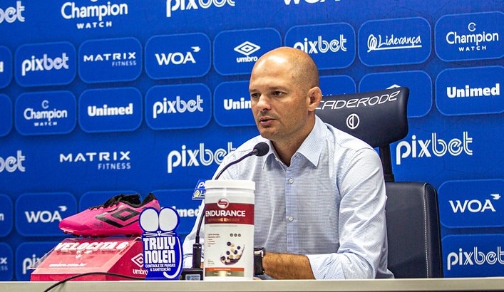 Avaí comunica o desligamento do diretor de esportes William Thomas Avaí comunica o desligamento do diretor de esportes William Thomas