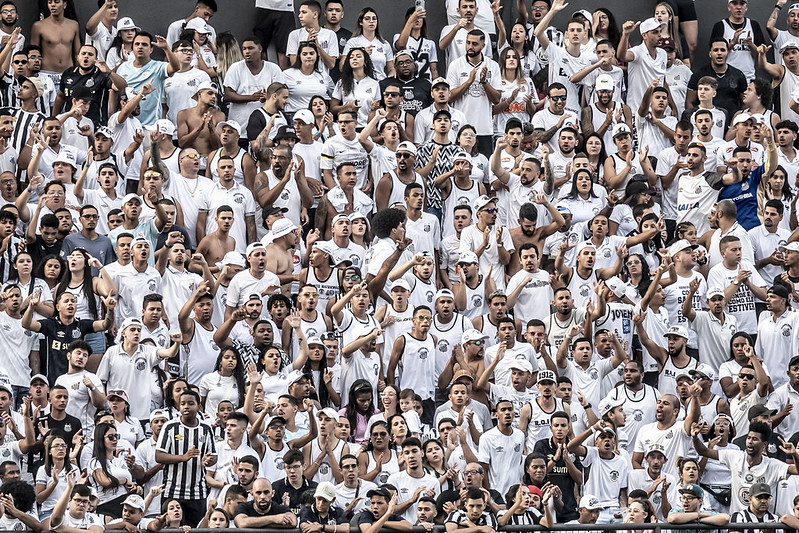 Torcida do Santos esgota ingressos para decisão contra o Coritiba na Copa do Brasil