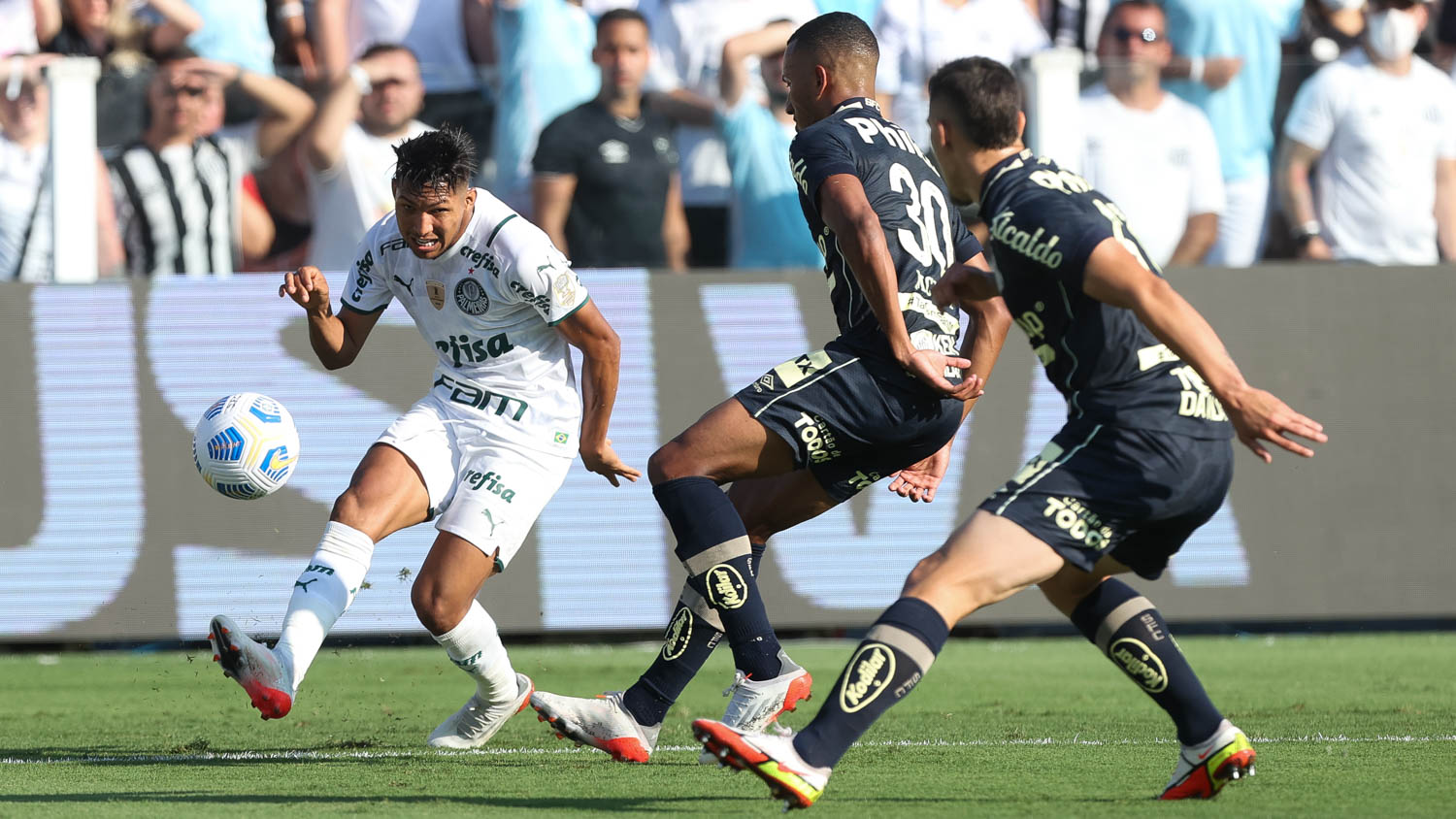 Com tabu em jogo, Santos e Palmeiras travam confronto direto pelo