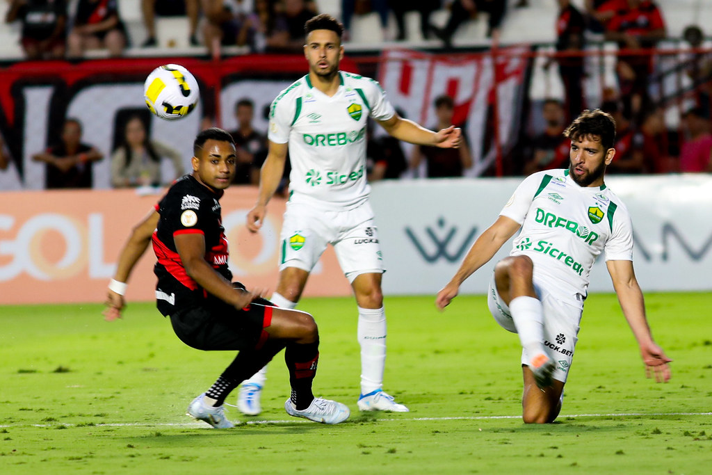 Veja fotos de Atlético-GO x Cuiabá pelo Campeonato Brasileiro - Gazeta ...