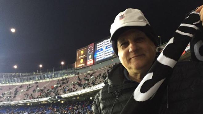 Nem Pelé convenceu: a história de um corintiano contada em pôsteres de jornais. (Foto: Arquivo pessoal)