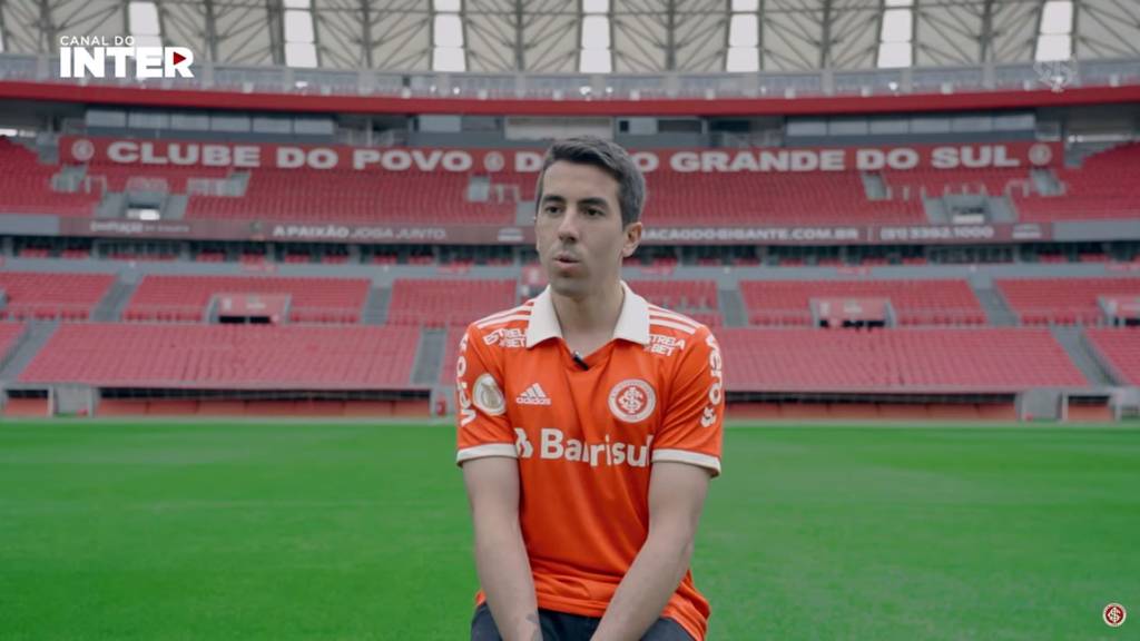 Carlos De Pena renova contrato com o Internacional até 2024 Vídeos