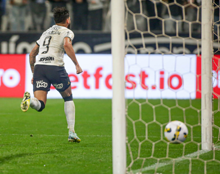 Quem foi bem e quem foi mal na vitória do Corinthians sobre o Atlético-GO