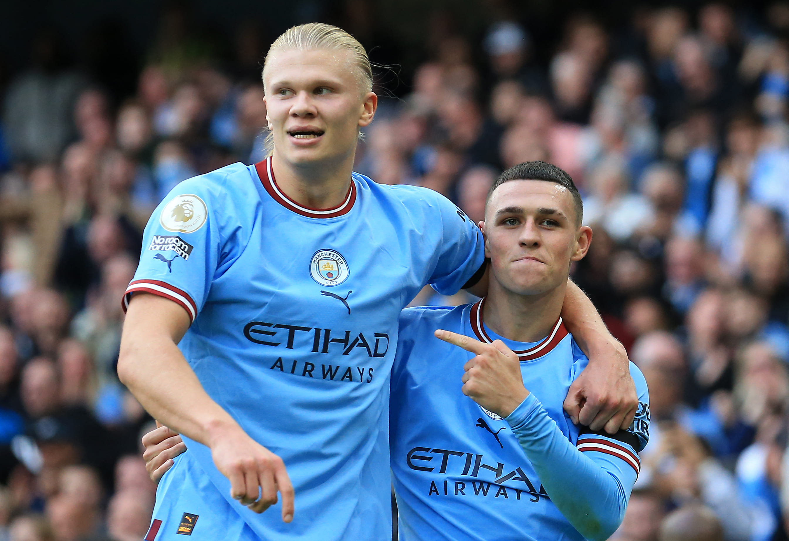 Haaland e Foden anotam hat-trick, e Manchester City vence o United em derby de nove gols