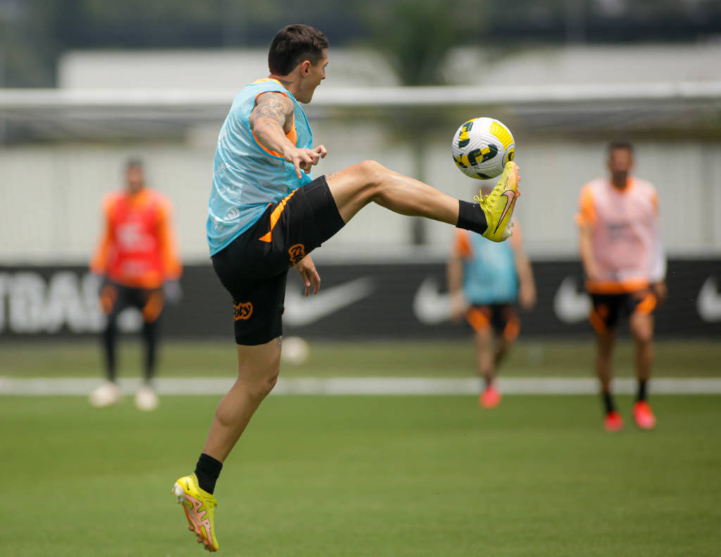 Em bom momento, Mateus Vital pode completar 200 jogos pelo Corinthians contra Goiás