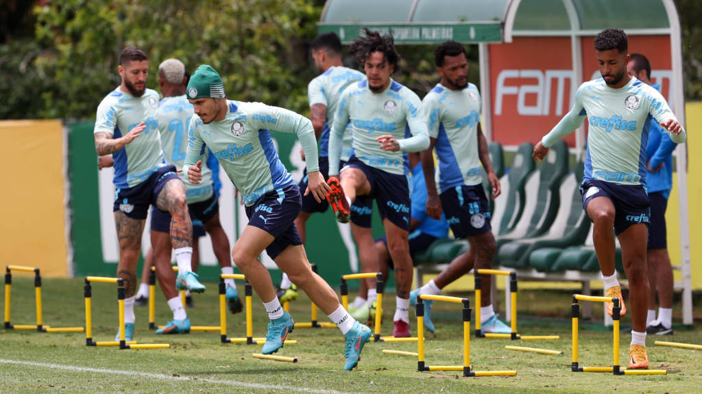 Campeão e com recordes à vista, Palmeiras enfrenta o Cuiabá