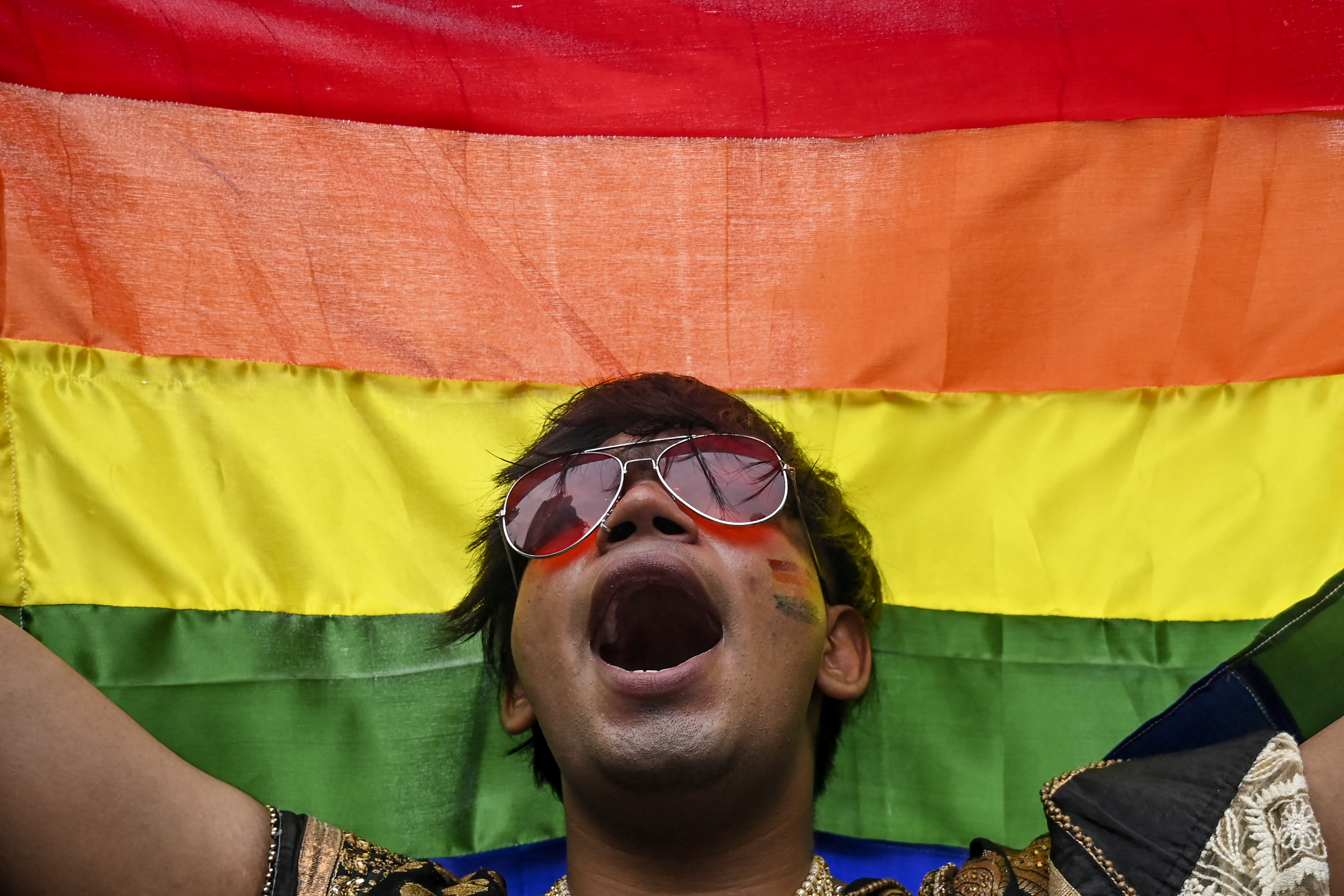 Dirigentes protestam, mas partida Egito x Irã terá bandeiras de arco-íris em estádio