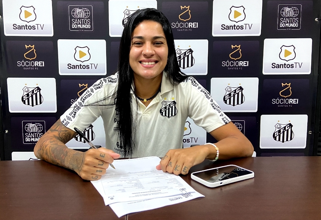 Santos renova com a capitã Brena para a temporada de 2023