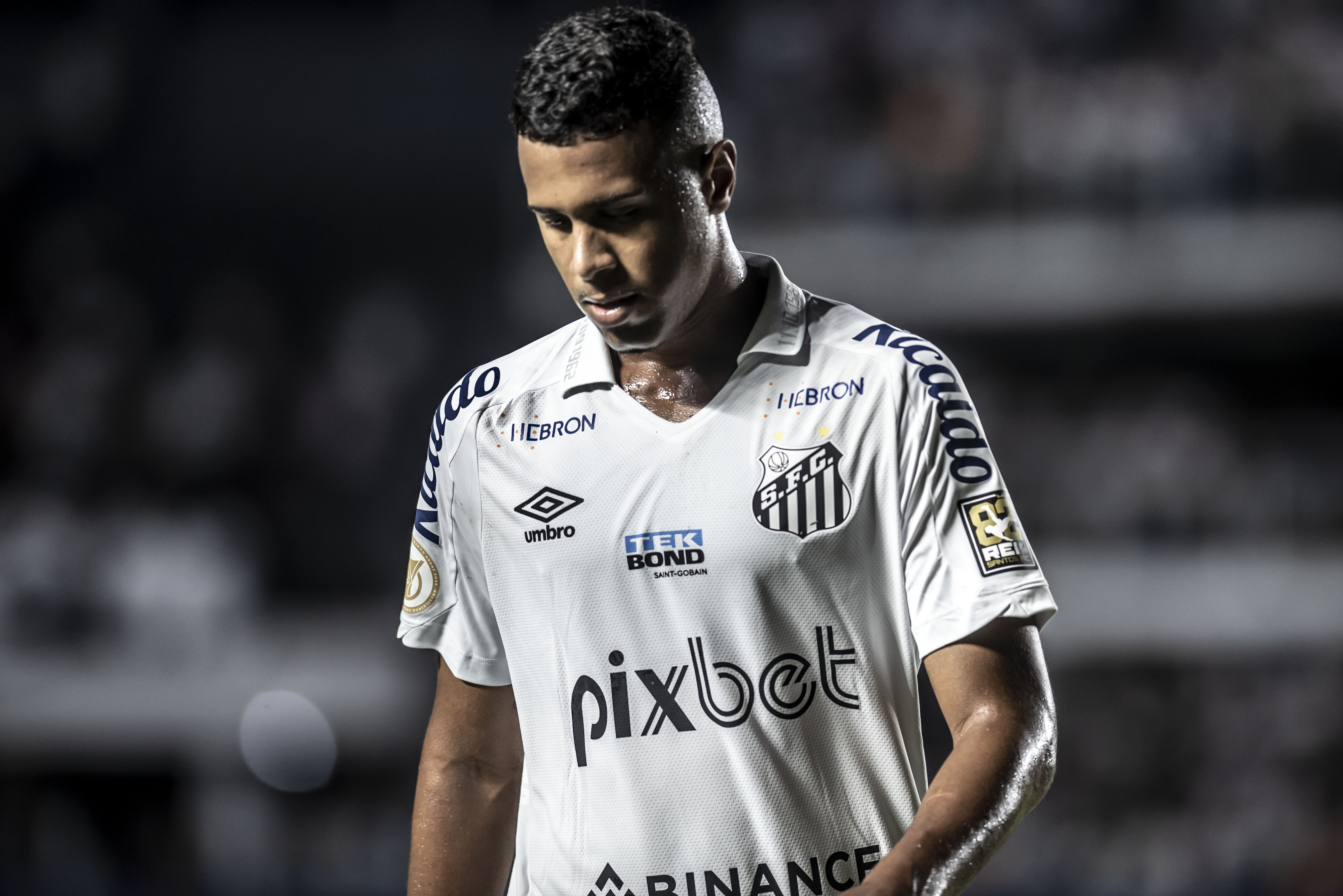 Ed Carlos ainda se recupera de lesão e só deve voltar a jogar pelo